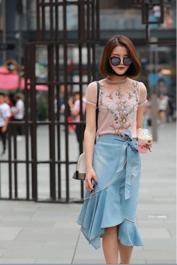 蓝小姐女装 a798e83e0f3d4c3596826b9f4a212035.jpeg