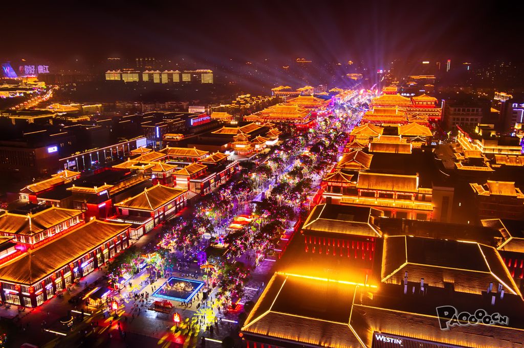 第一次被西安撩到是中国年的大唐不夜城今天小编带你飞上去看看