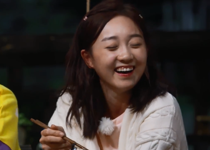 其实早在另外一档真人秀《完美的餐厅》里,小豆子吃完猪肉后就表现得