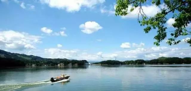 汉中——南郑区周家坪——南湖风景区 红寺湖风景区位于汉中市南郑区