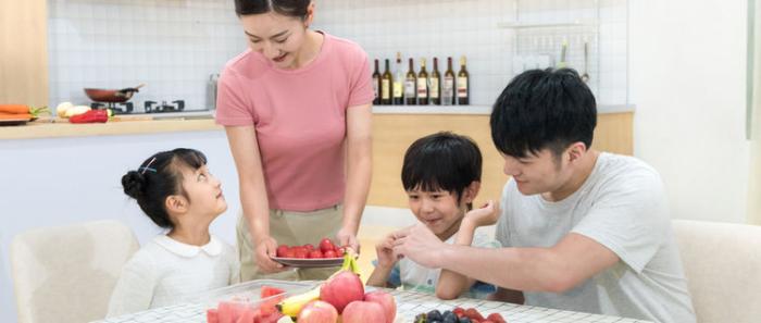                     原创            春季宝宝长高季，家长做好这三件事，让孩子长得更高更健康