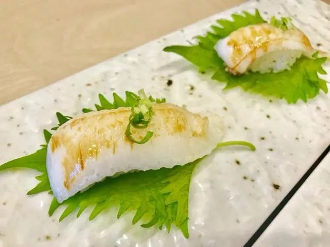 (比目鱼鳍炙寿司)