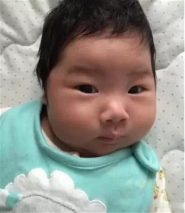                     妈妈晒出女儿的出生照和五岁照片，网友无法淡定：是一个娃么？