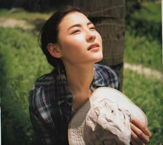 张柏芝39岁美得过分了,粉外套+牛仔衣超吸睛,少女感溢出屏幕 最新黄色网址
