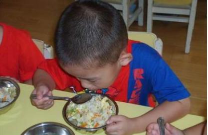                     吃得多长得快？孩子过度喂养，会发出3积食预告，家长看明白了吗