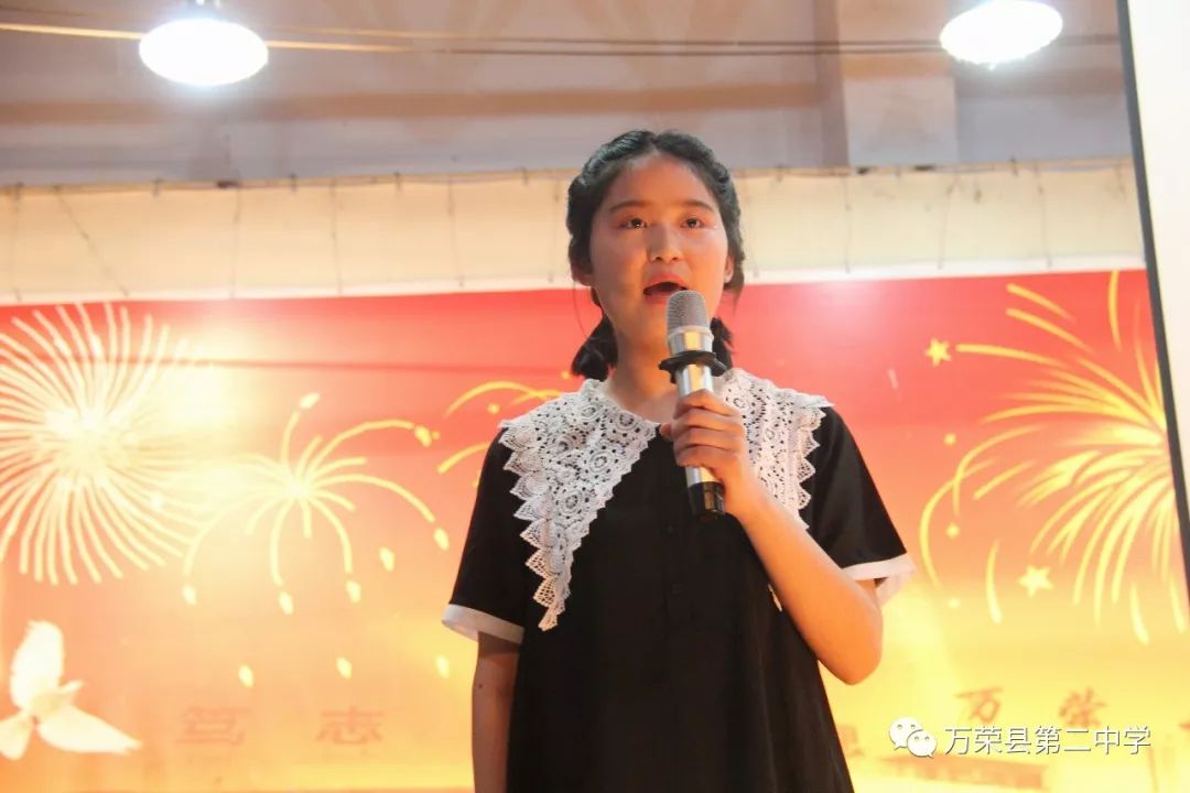 班周文萱荣获二等奖;213班王再冉,207班苏雅,209班王康琪获得三等奖