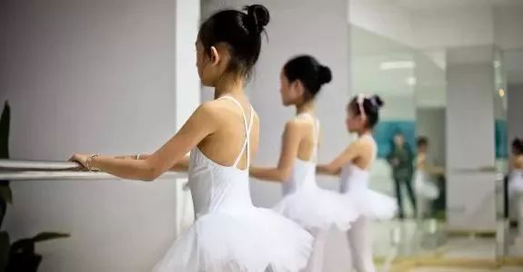 【学跳舞】宝宝学跳舞的最佳年龄_宝宝学跳舞的好处