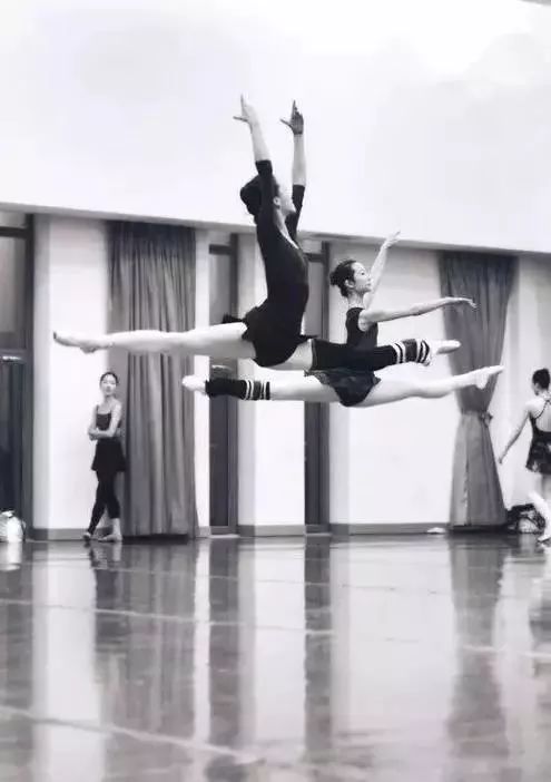 舞蹈基本功8要素及6个小技巧!