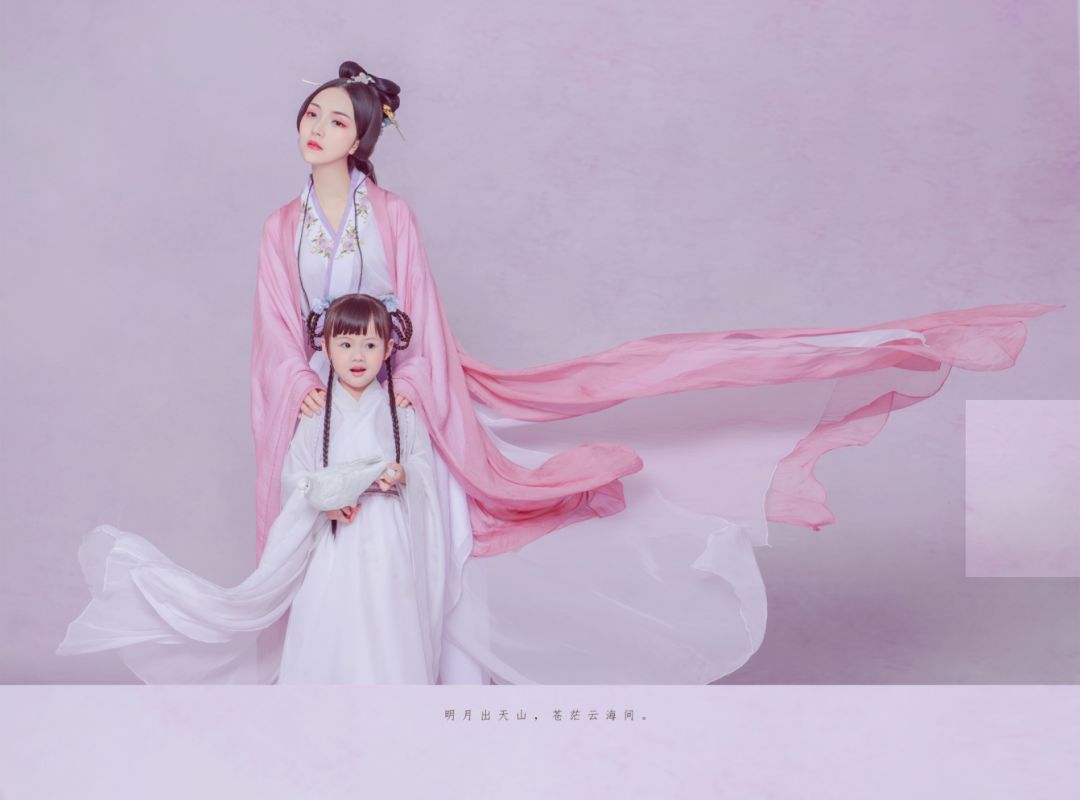 拍照活动相册摆台 0a10cd457f9c49788ba564ecf7b75e5f.jpeg