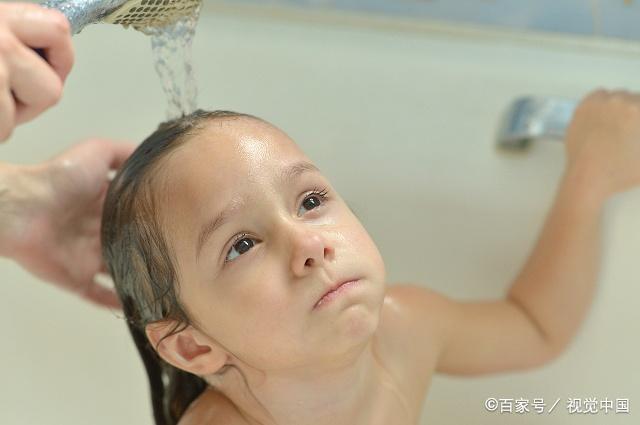                     天气再热，也不要在这几个时间段给孩子洗澡