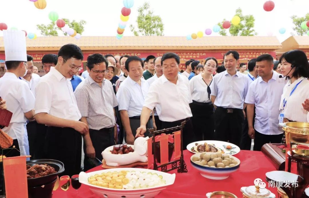 第二届赣南客家美食节在家居小镇开幕哪些是你喜欢的美食赶紧看图