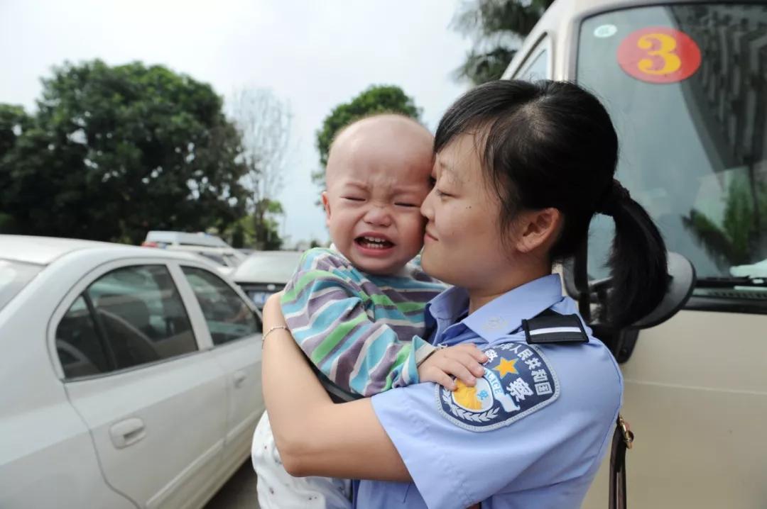 人口贩卖警花_警花与警犬(3)