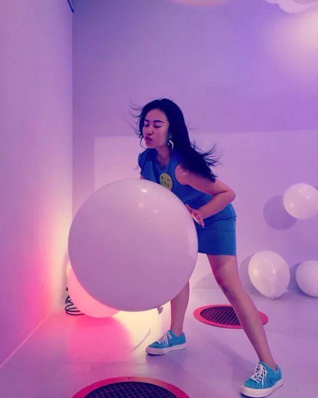 SNKRGirls|海滩妹纸与男人的腹肌确定,你邂逅性感球鞋性感好的图片