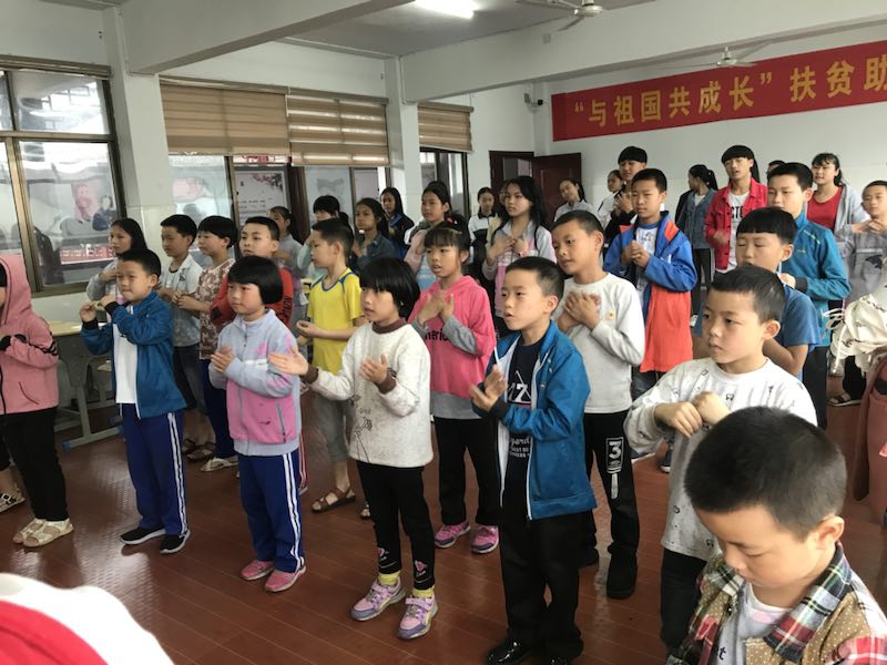 在兒童福利院學會愛與奉獻