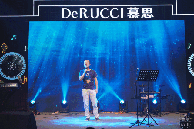 什么叫模范追星这群许巍歌迷用歌声给了杭城一个温暖的答案