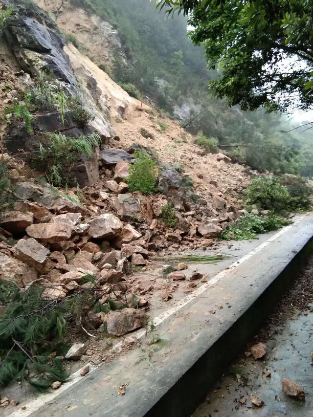 安溪多地开启"看海模式"!这条道路山体滑坡,注意绕行