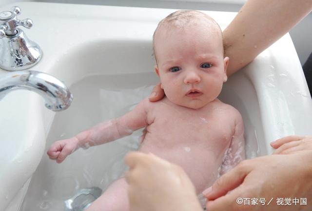                     天气再热，也不要在这几个时间段给孩子洗澡