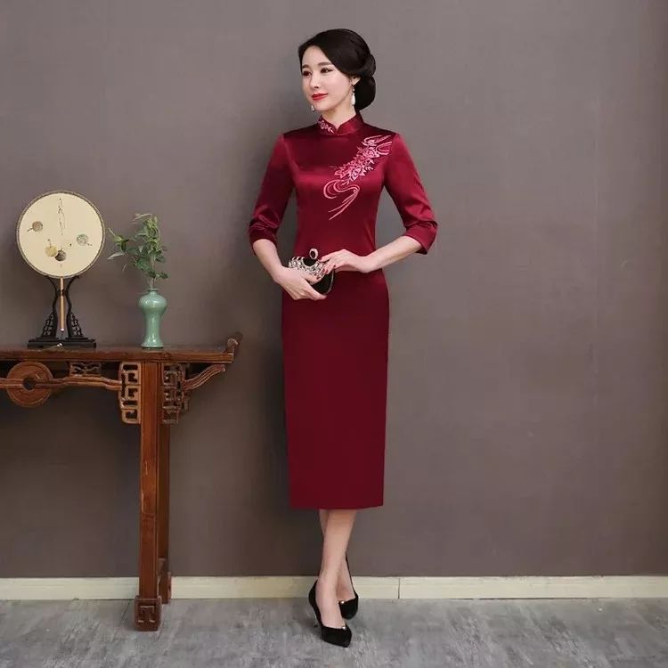 怎么穿旗袍不土气 2cf4eb10e219408689cbde9cee99bad9.jpeg