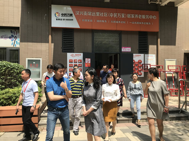 市妇联主席叶文静莅临指导汉兴街常远里社区中民万家居家养老服务中心