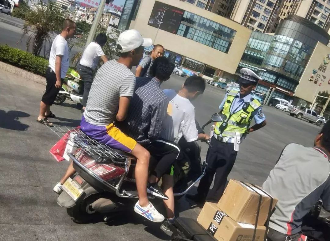 电动车"超载"花样多,西昌交警重拳出击清理隐患!