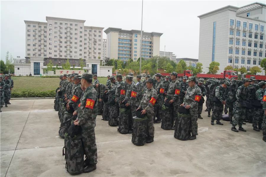 护航寻根节县人武部组织民兵应急分队点验拉动和集中训练