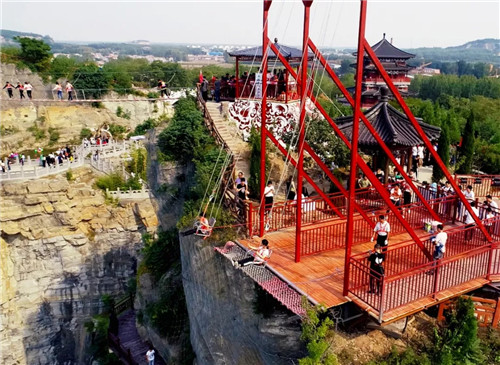 5月中旬—6月初采摘地点:芒砀山旅游区大汉雄风景区后窑村采摘园采摘