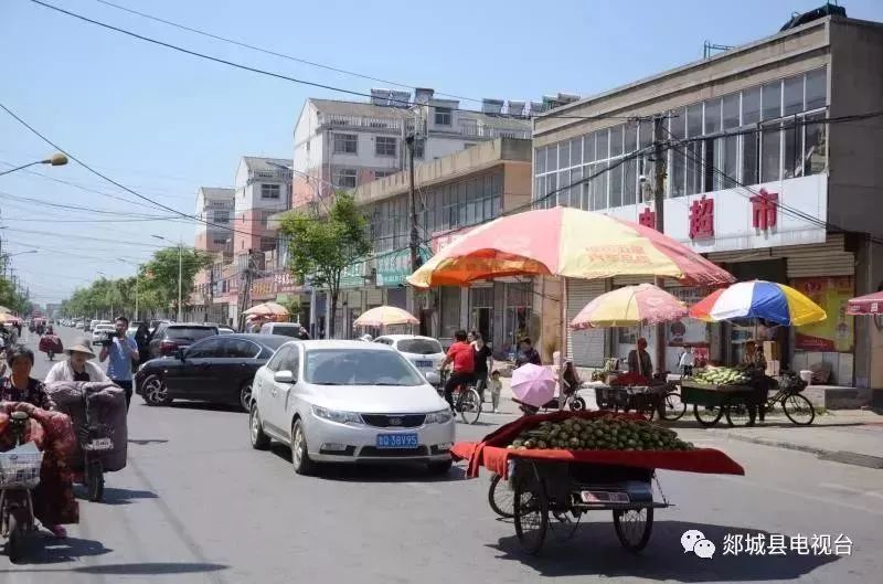 地址:建设路与郯中路交汇西 不文明行为:店外经营 ,占用停车位, 压占