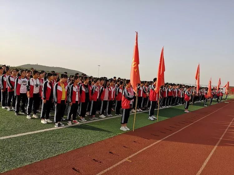 汝州一高高一文科部举行升旗仪式暨八市联考考试动员会