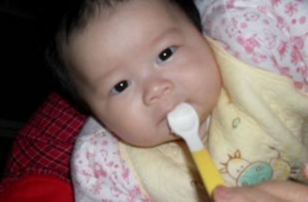                     儿科医生警告：早就上了黑名单，宝妈还总给孩子喝，难怪不长个