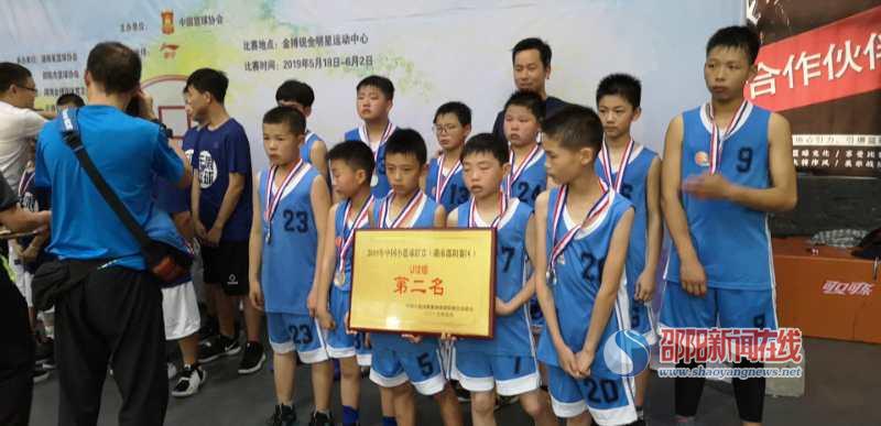 隆回县九龙学校喜获市小学篮球联赛第二名
                
                 