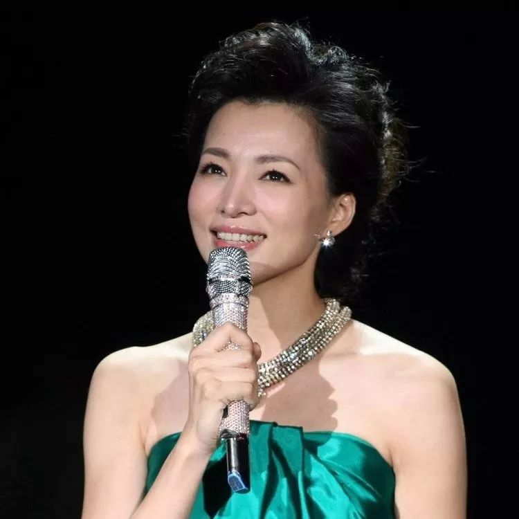 董卿朗诵:故 乡