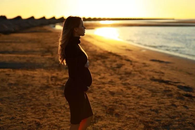 “老婆怀孕8个月,我想离婚”:这个凌晨3点的求助,引发了众怒! YG电子游戏攻略