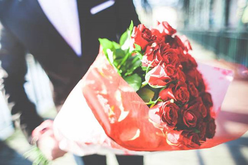 女朋友过生日送多大的花 918e87c7f1aa425085b7fee98420ed0a.jpeg