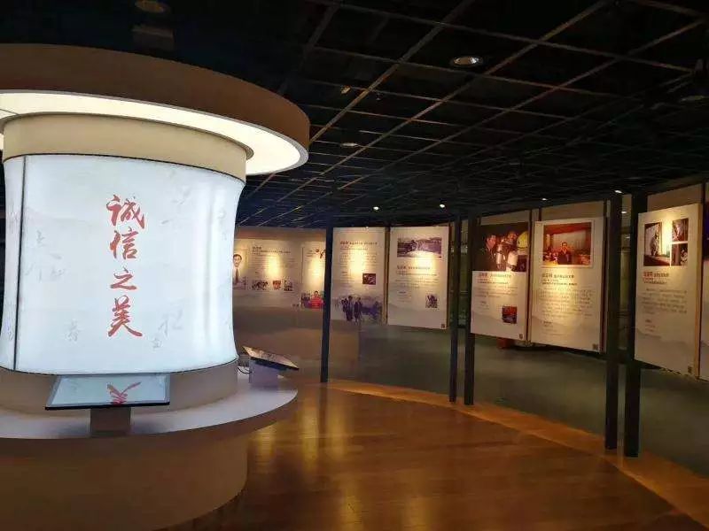 杭州市城市建设陈列馆被杭州人亲切地称为"红楼".