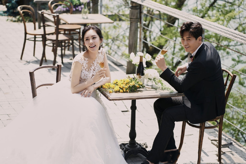 幸福甜蜜的一对夫妻 a6ebfb52050947e887304d454dbb9408.jpeg