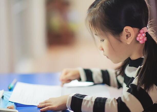                     原创            孩子很容易出汗 睡觉头发总是湿的怎么办？