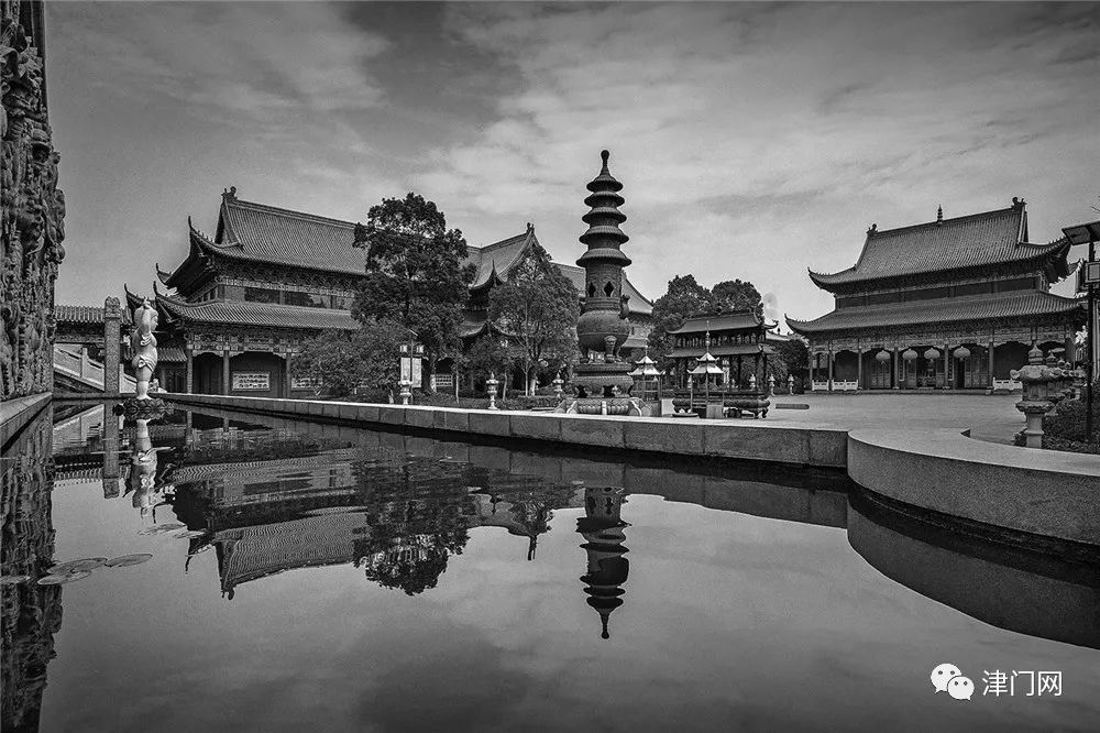 于安徽合肥徽园《古寺夜色》2017年4月摄于浙江杭州香积寺《古楼风云