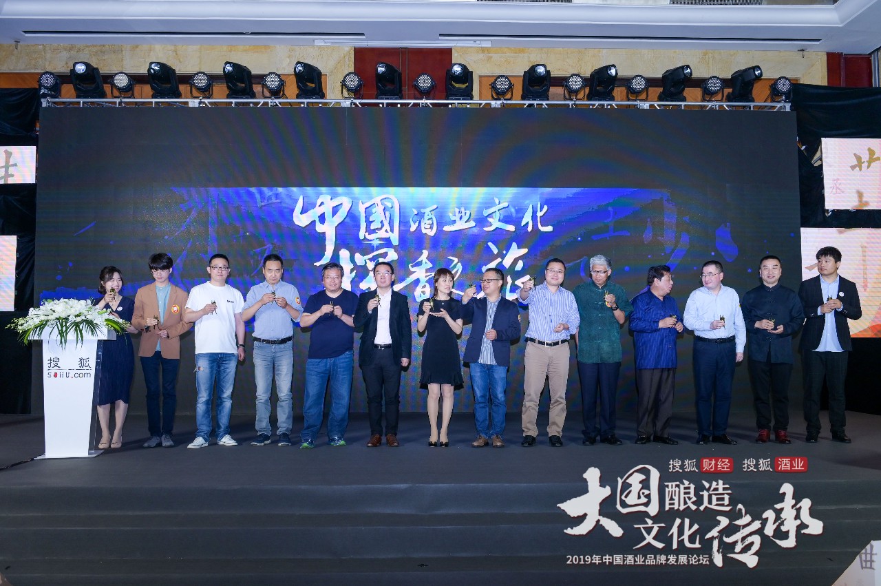 原创高派快板第三代传人敬清洁:兴趣的激发是吸引年轻人的关键丨酒文化访谈 wwwdafa888bet黄金板