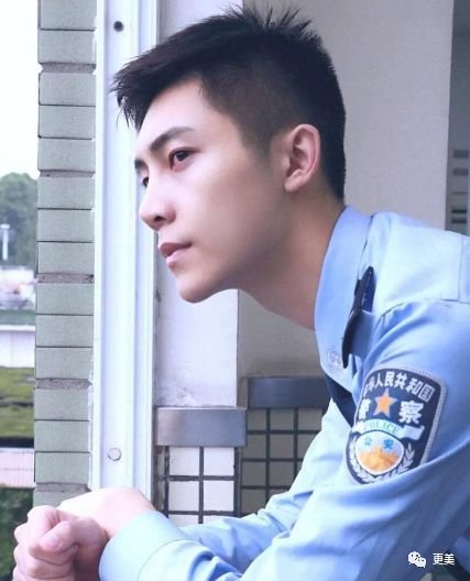 穿着制服的帅哥,请问有几个宝宝能拒绝