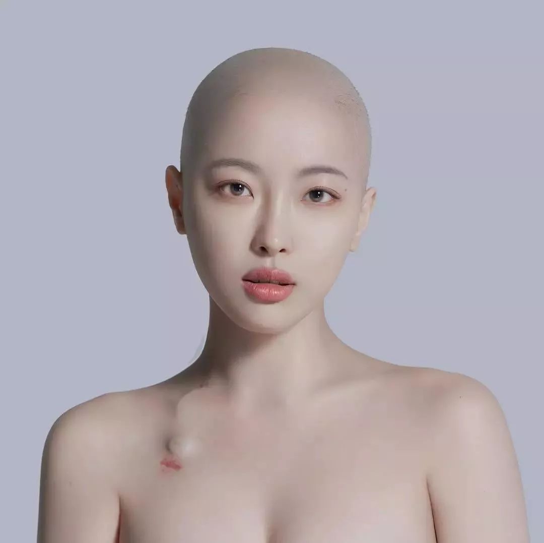 29岁患癌女孩直播剃头,崩溃大哭:我想好好活下