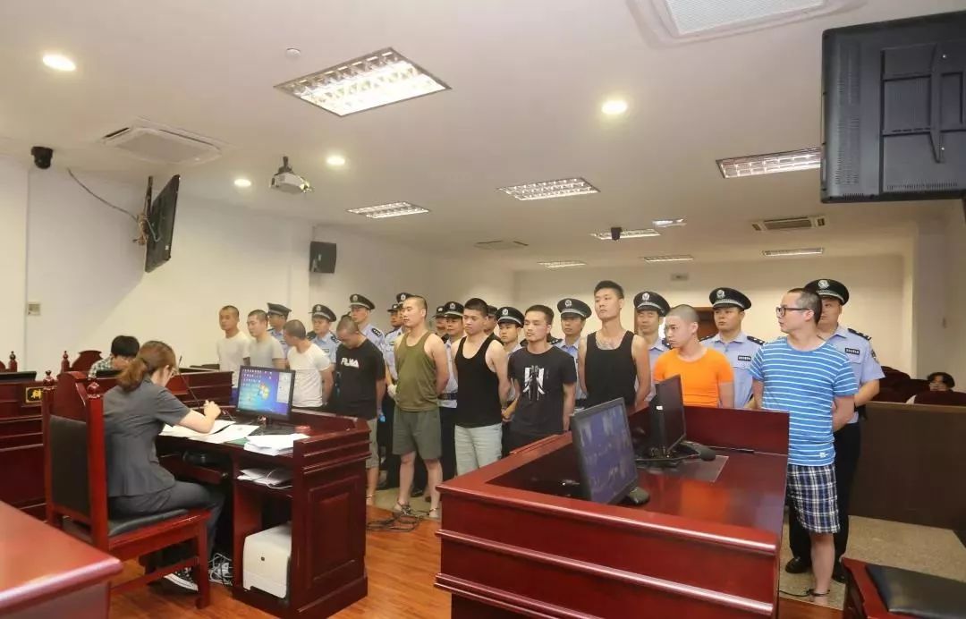 痛快!桐庐法院公开宣判两起涉恶案件