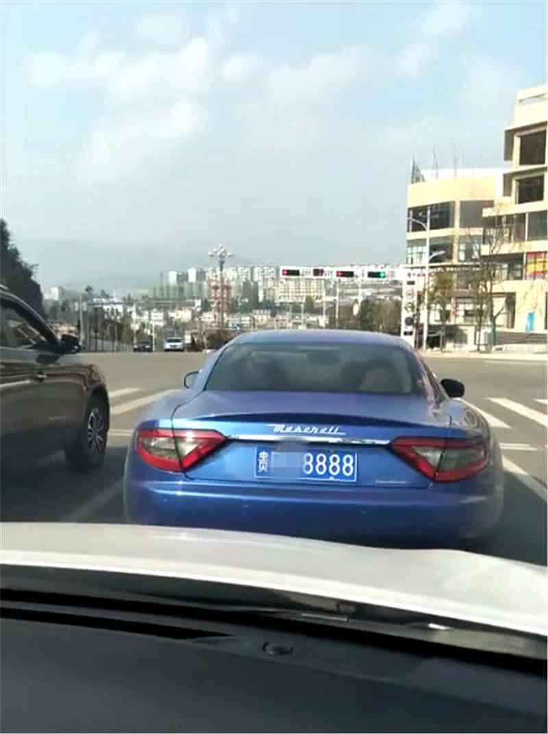 怎么样看车直不直 ee7c1a0512904eedbf7b1dbae809f4ec.jpeg
