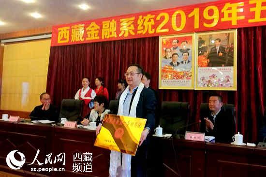 经济总量勇当排头兵_经济发展图片
