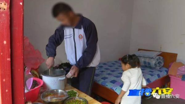 看到这位毛坦厂陪读妈妈,我忍不住流下了眼泪