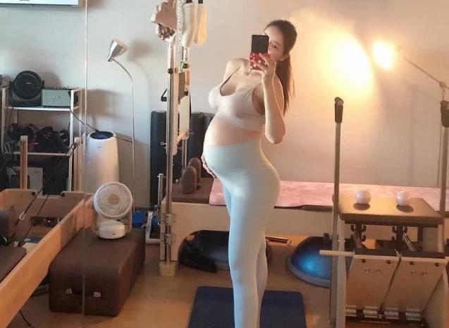 韩国健美女神,孕期坚持做普拉提,产后身材曲线迷倒众人!