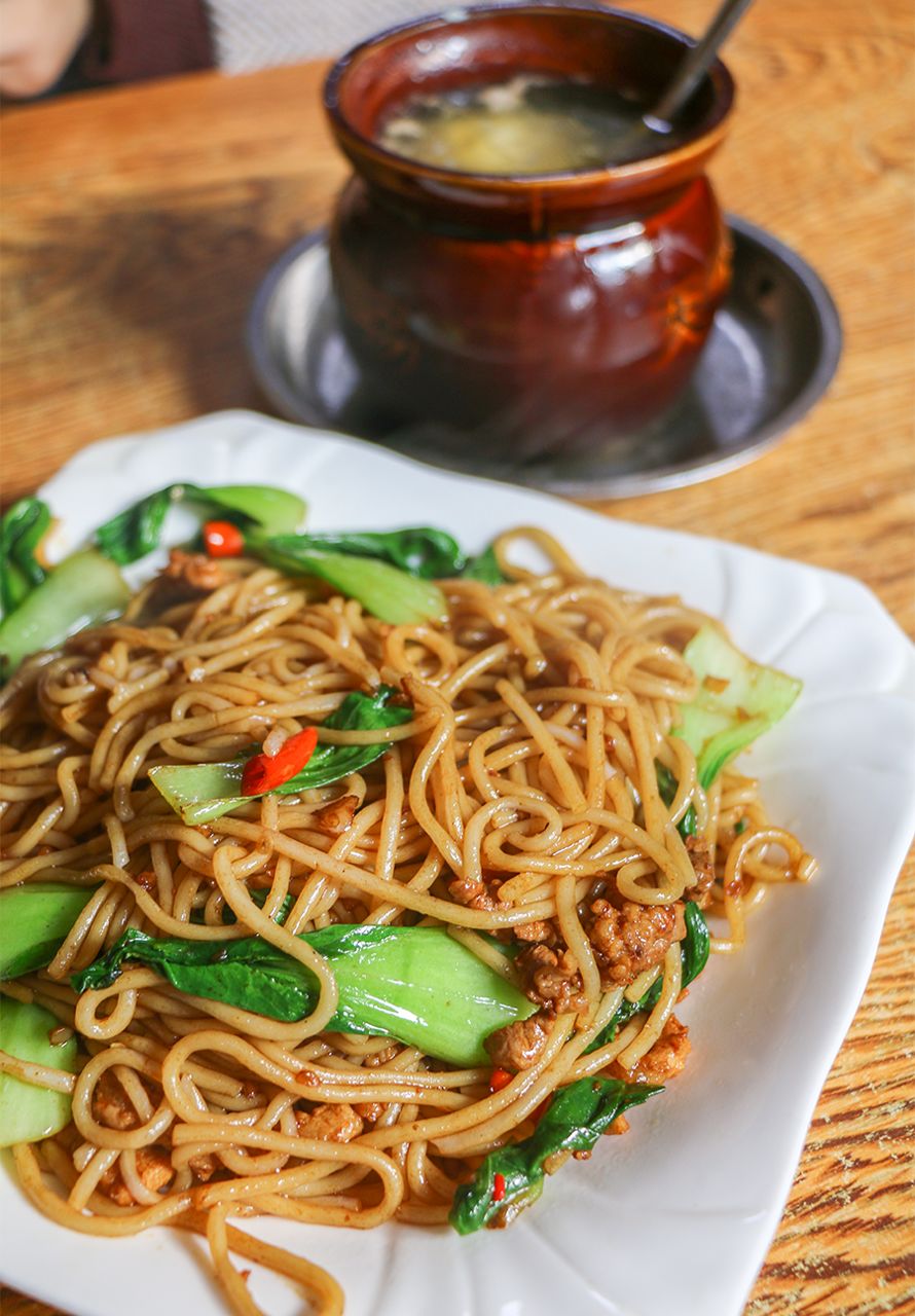 肉丝炒粉 鸡蛋肉饼汤=标配!