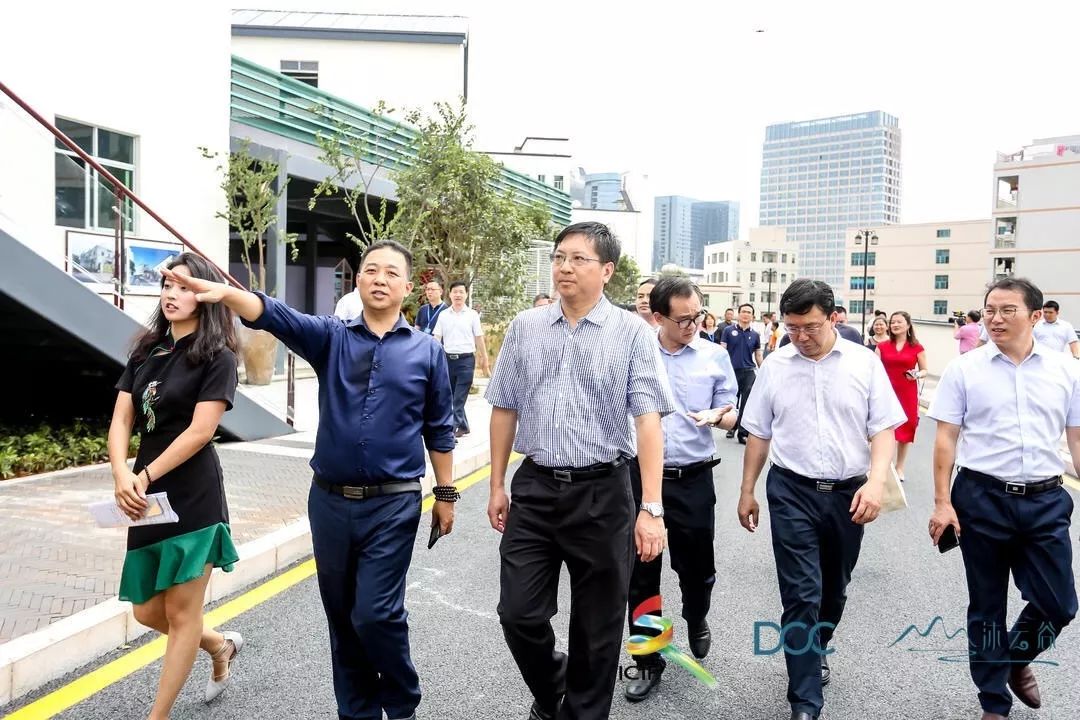 协会动态深跨协王馨会长和胡华中秘书长出席文博会硬核分会场dcc跨境