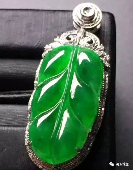 翡翠与叶子的结合,寓意丰富美到极致!