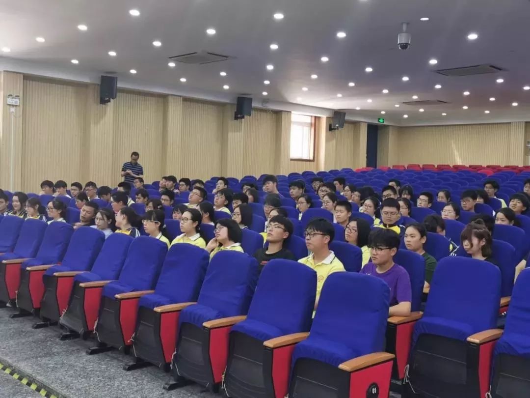 法治教育远离校园暴力走向美好未来泾南中学开展法治教育专题讲座