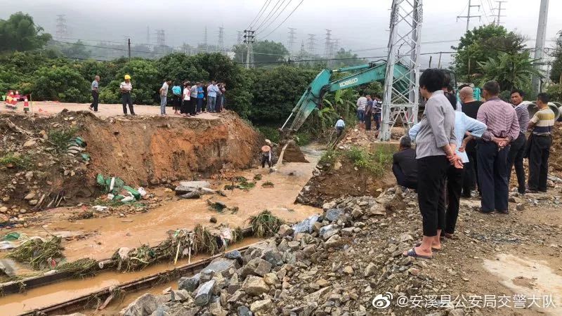 安溪突降暴雨,湖头埔美桥被大水冲垮!过往的车友请绕行!